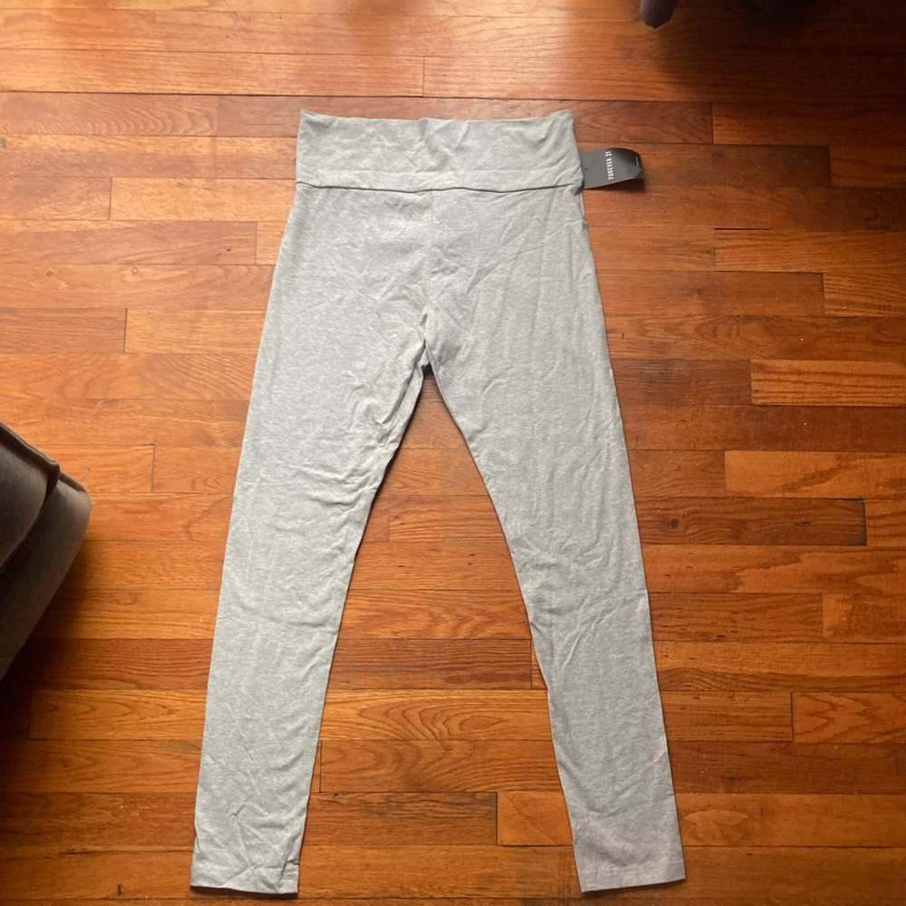 -Forever21 gray leggings
-Foldable at the waist
-Brand new